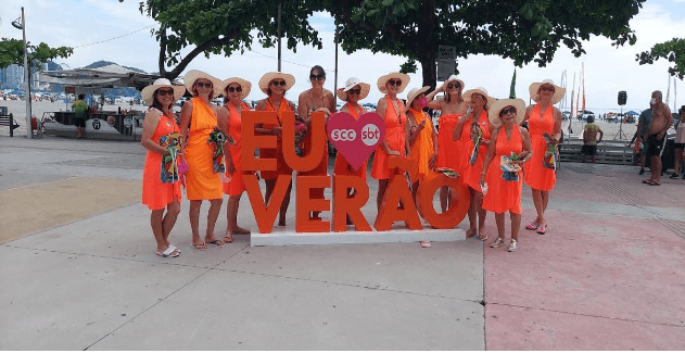 As embaixadoras na operação verão: fornecendo dicas contra câncer de pele.